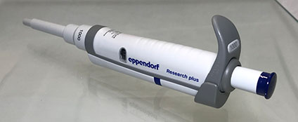 l13500251_mikroliterpipette_1000 EINKANAL-MIKROLITERPIPETTE 1000µl Research plus fix